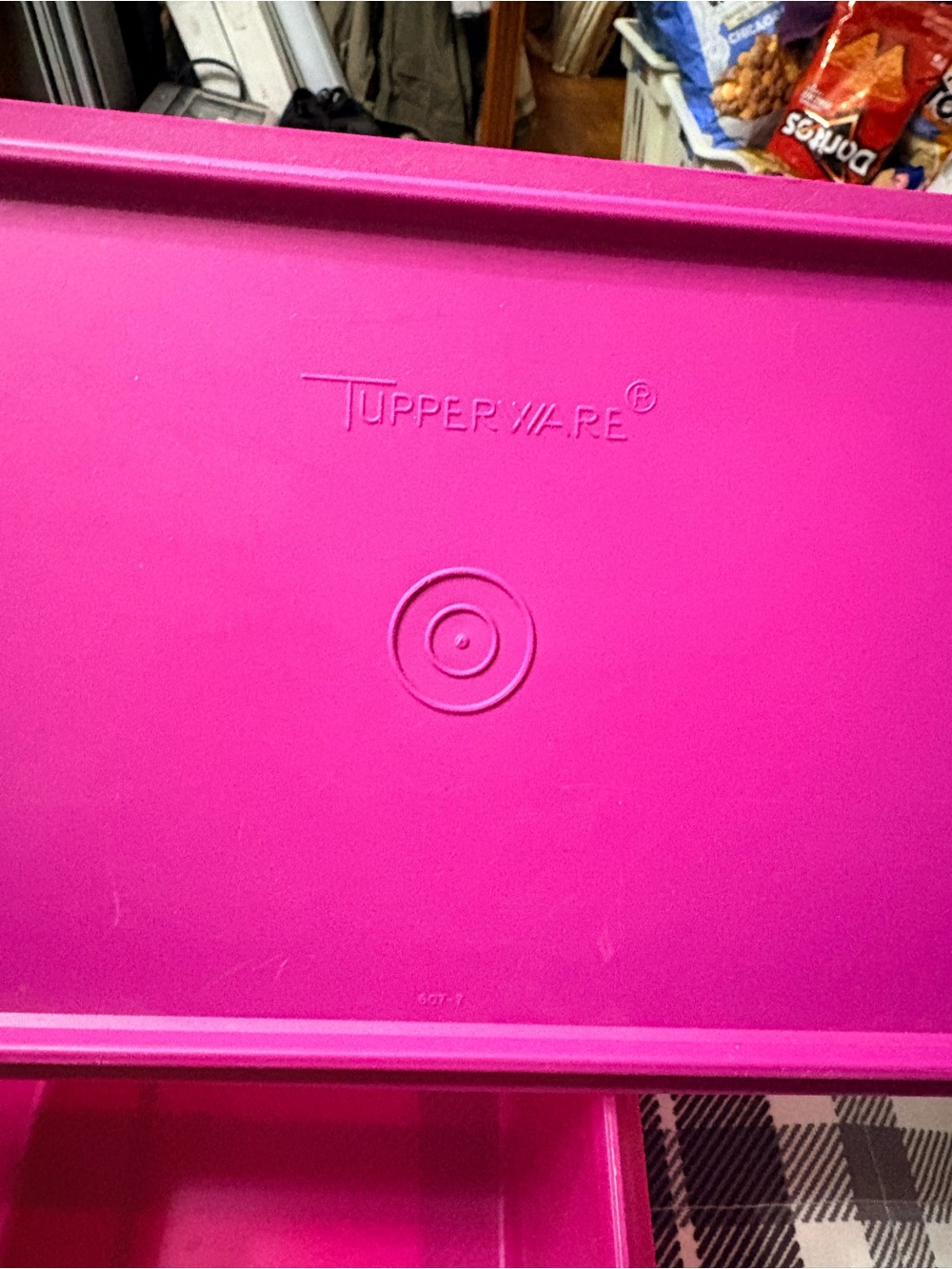 Tupperware Bright Magenta Rectangular Plastic Storage or bread Container - Picture 4 of 5